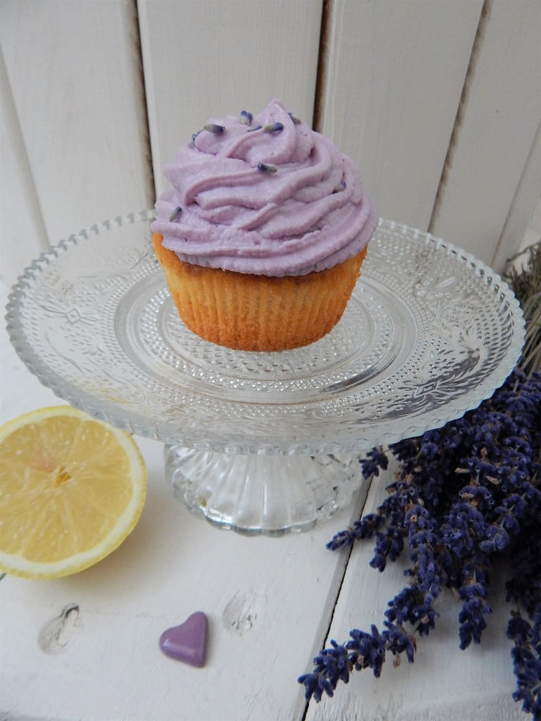levandulový cupcake s citronem a levandulí