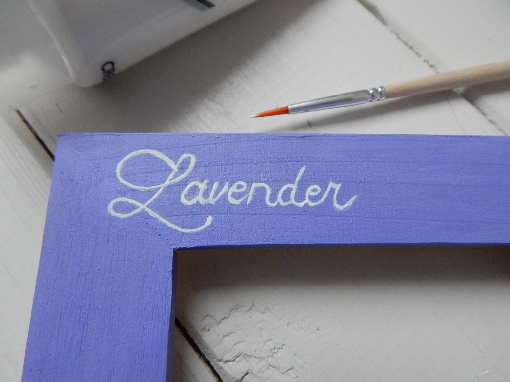 Lavender text na fialovém podkladu