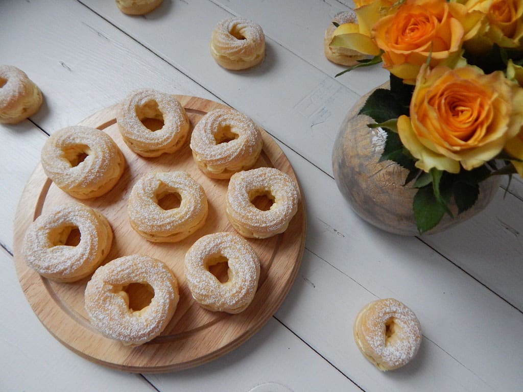 věnečky z odpalovaného těsta s růžemi